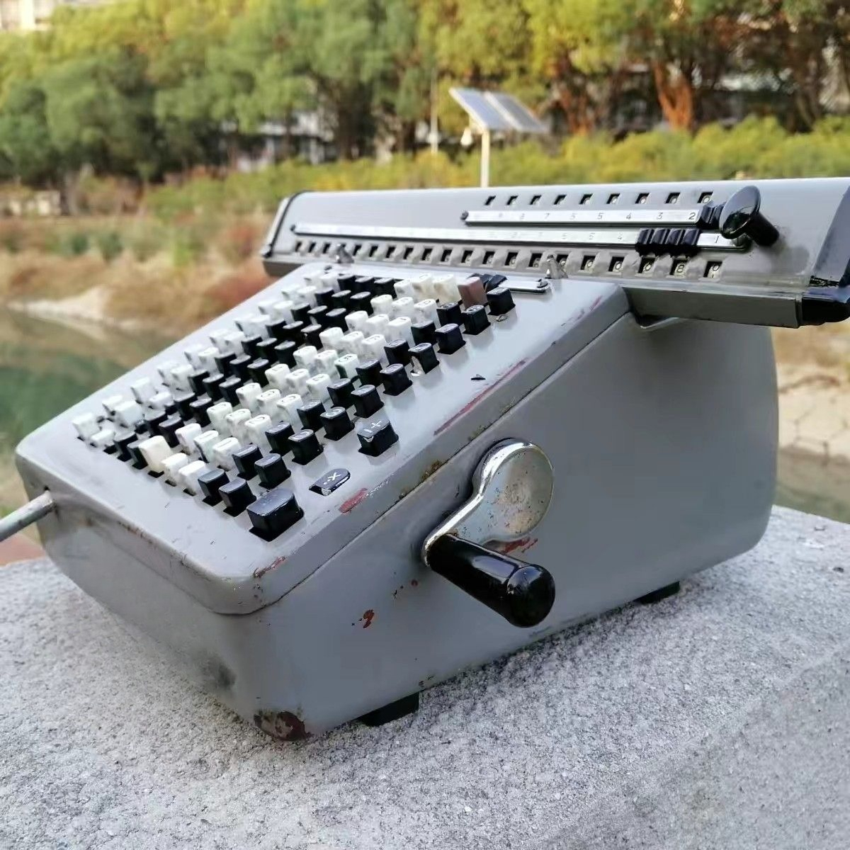 Vintage hand-cranked computer  - Collectible Vintage Tools recensie en prijs