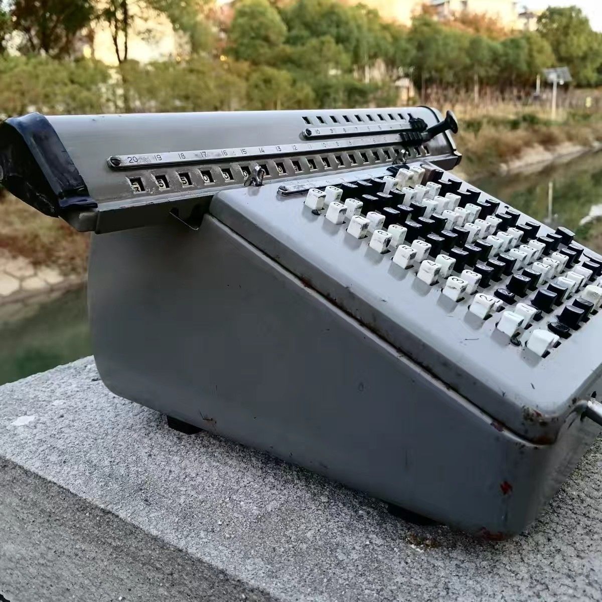 Vintage hand-cranked computer  - Collectible Vintage Tools recensie en prijs