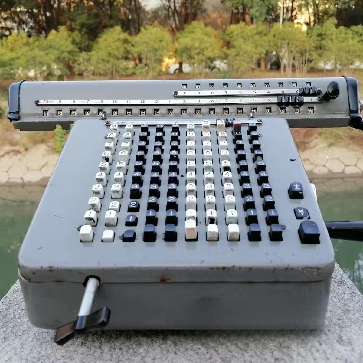 Vintage hand-cranked computer  - Collectible Vintage Tools recensie en prijs