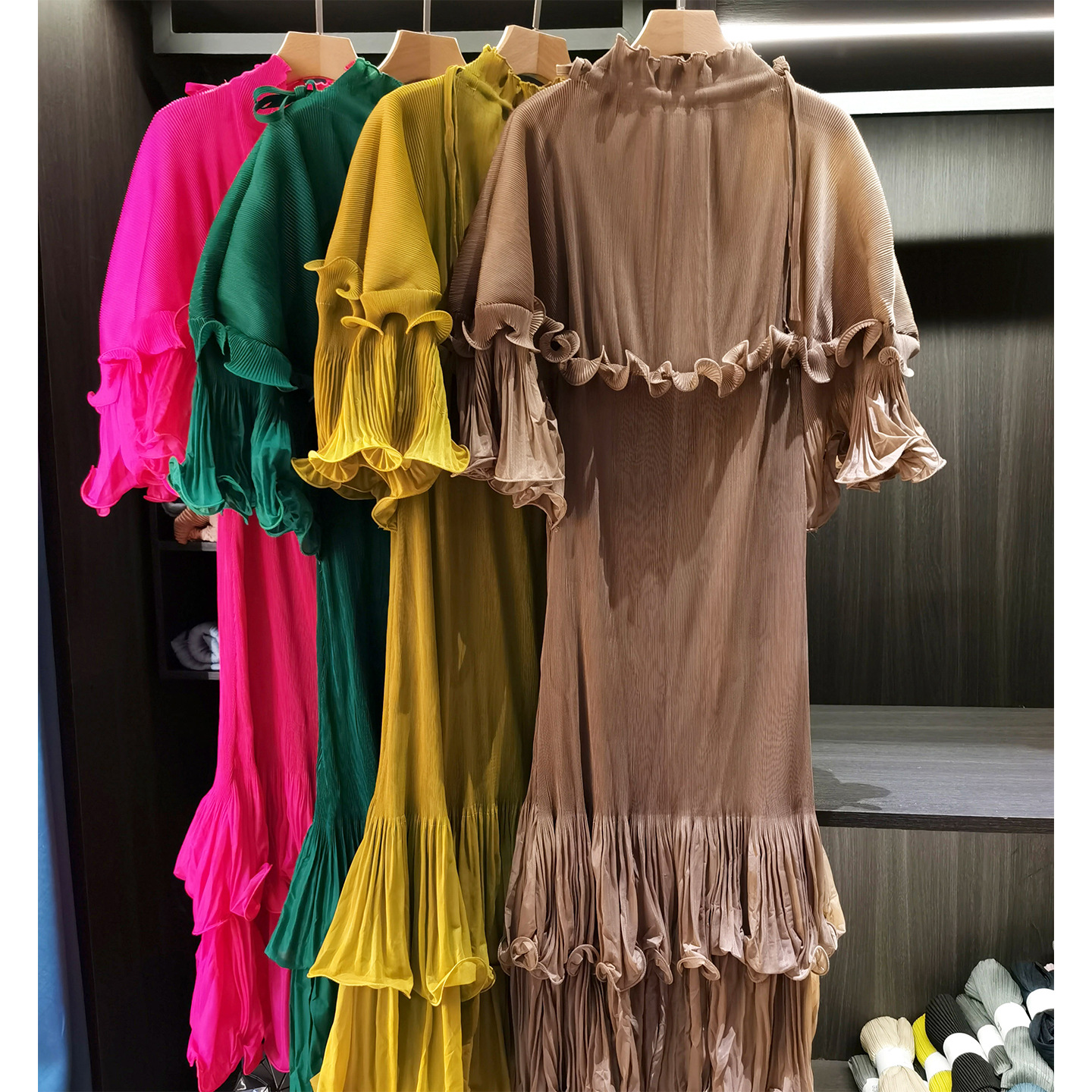 Miyake Spring Collection: Ruff - Vintage Collectible Bells recensie en prijs