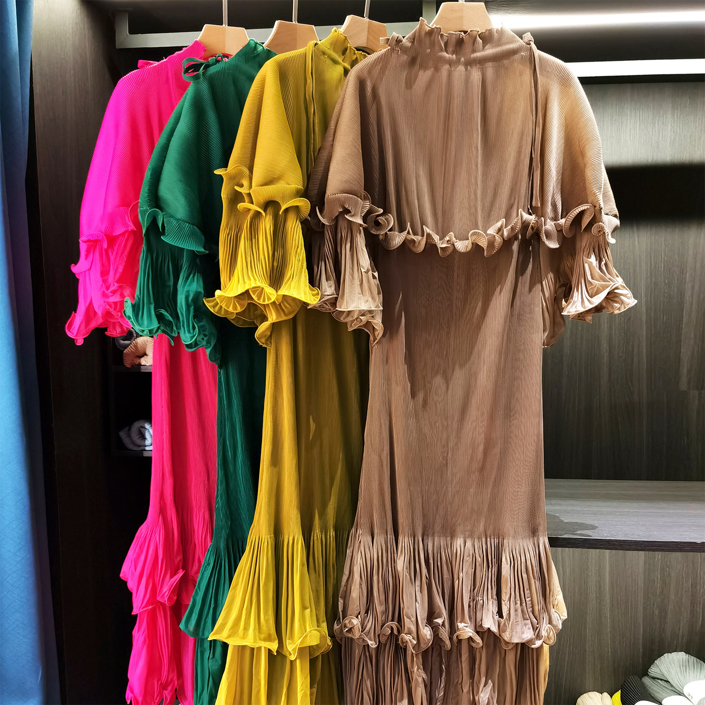 Miyake Spring Collection: Ruff - Vintage Collectible Bells recensie en prijs