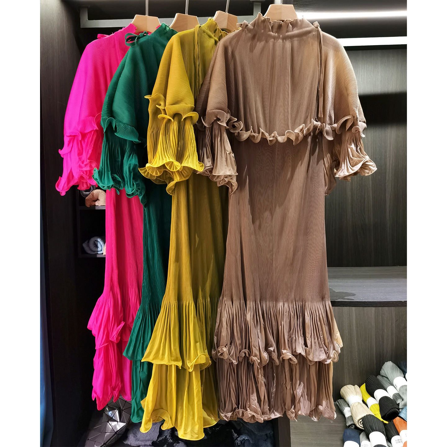 Miyake Spring Collection: Ruff - Vintage Collectible Bells recensie en prijs