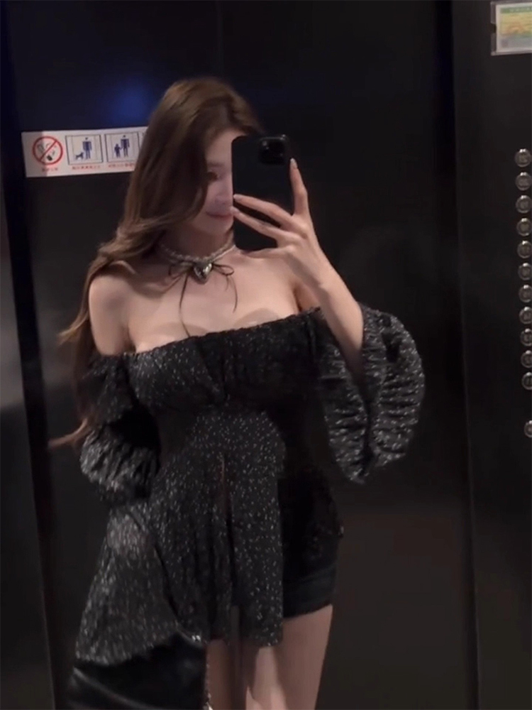 Black Bell Sleeve Top And High - Vintage Collectible Bells recensie en prijs