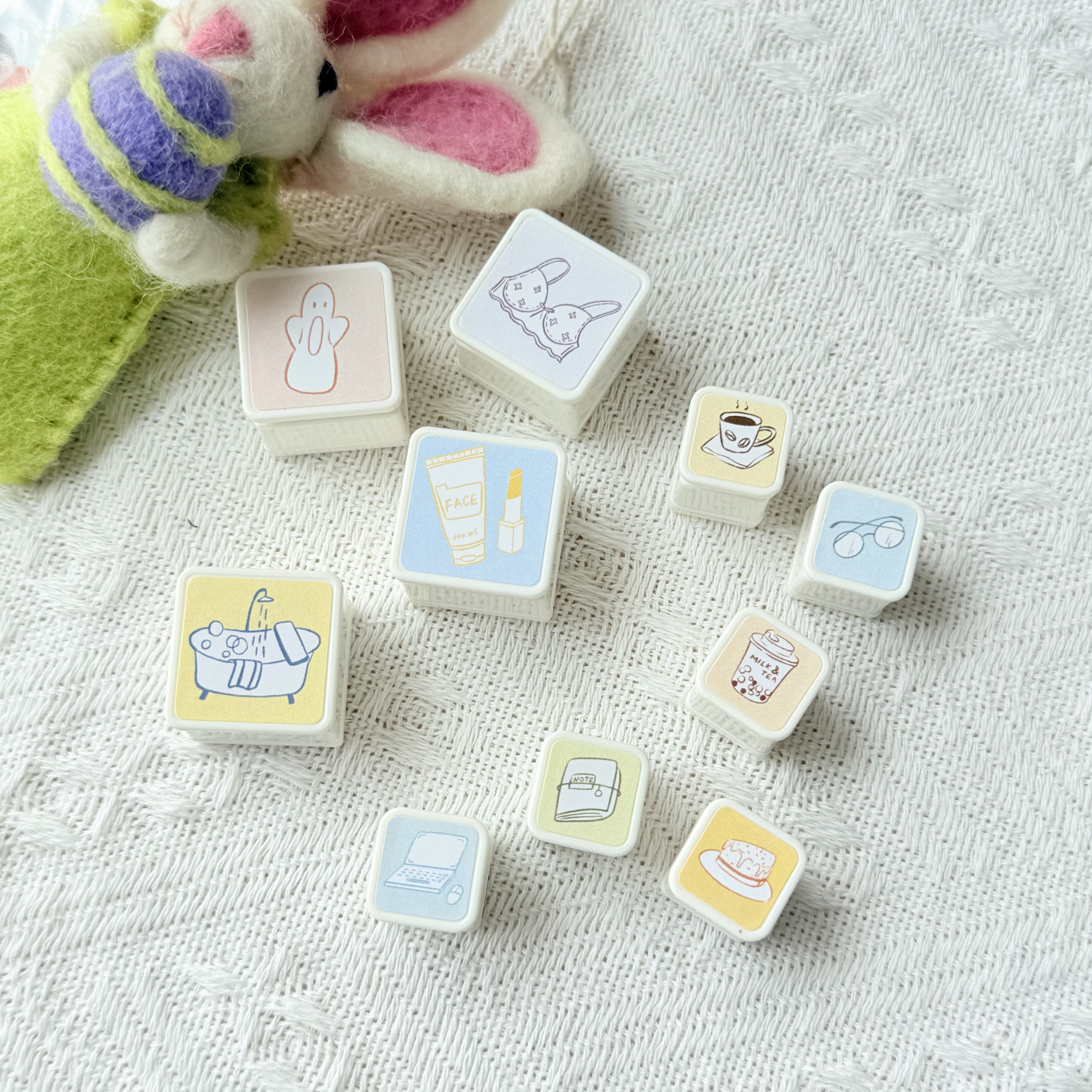 Lynn Studio Vintage Girls' Dai - Vintage Collectible Stamps recensie en prijs